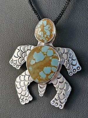 Native American Zuni Made Turtle Pin/Pendant with Turquoise at