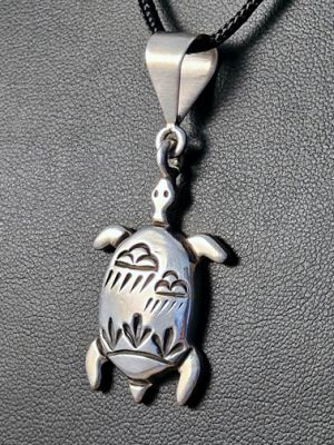 Native american top turtle pendant