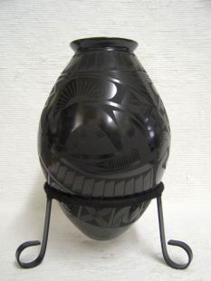 Mata Ortiz Handbuilt and Handpainted Large Pot