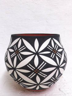 Native American Acoma Handbuilt and Handpainted Traditional Pot