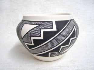 Native American Acoma Handpainted Pot