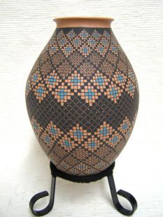 Mata Ortiz Handbuilt and Handpainted Pot