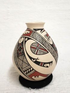 Mata Ortiz Handbuilt and Handpainted Pot