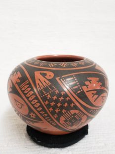 Mata Ortiz Handbuilt and Handpainted Pot