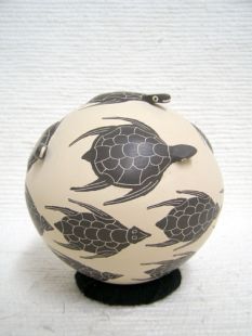 Mata Ortiz Handbuilt and Handpainted Turtle Pot