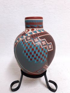 Mata Ortiz Handbuilt and Handpainted Pot