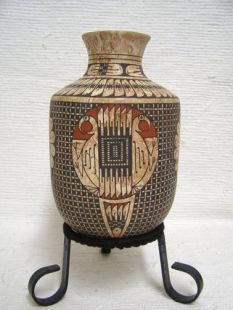 Mata Ortiz Handbuilt and Handpainted Pot