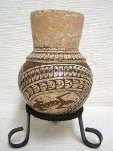 Mata Ortiz Handbuilt and Handpainted Pot