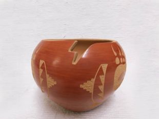 Native American Jemez Handbuilt and Handetched Pot 