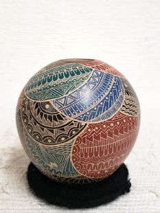 Mata Ortiz Handbuilt and Handetched Pot 