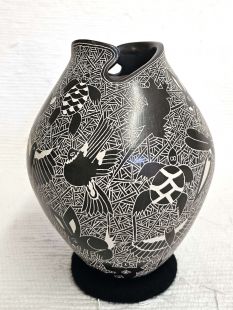 Mata Ortiz Handbuilt and Handetched Pot
