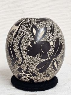 Mata Ortiz Handbuilt and Handetched Pot