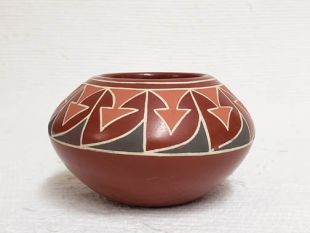 Vintage Native American Santa Clara Handbuilt and Handpainted Pot