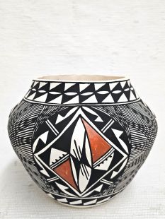 Native American Acoma Handbuilt and Handpainted Pot