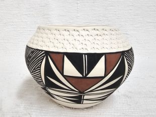 Native American Acoma Handpainted and Tool Marked Pot