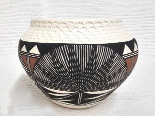 Native American Acoma Handpainted and Tool Marked Pot