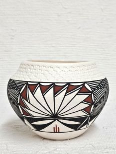 Native American Acoma Handpainted and Tool Marked Pot