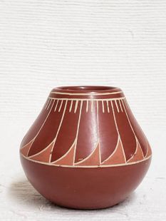 Vintage Native American Santa Clara Handbuilt and Handpainted Pot
