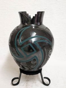 Mata Ortiz Handbuilt Handpainted and Carved Pot