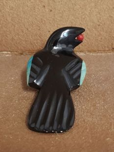 Zuni Carved Magpie Fetish with Berry