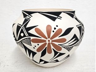 Native American Acoma Handpainted Pot 