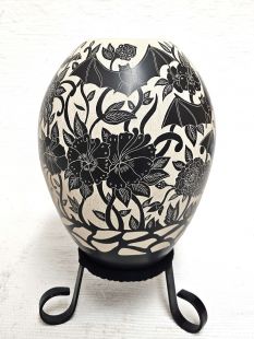 Mata Ortiz Handbuilt, Handpainted and Handetched Pot with Bats