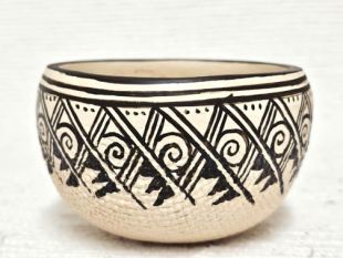Native American Hopi Handbuilt and Handpainted Pot