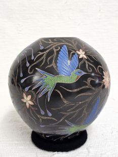 Mata Ortiz Handbuilt and Handpainted Pot with Hummingbirds