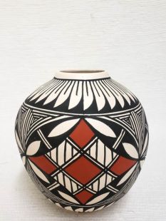 Native American Acoma Handpainted Pot
