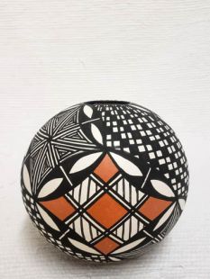 Native American Acoma Handpainted Ball Pot