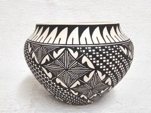 Native American Acoma Handpainted Pot 