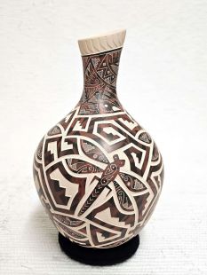 Mata Ortiz Handbuilt, Handpainted and Handetched Pot