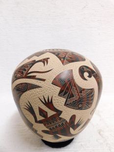 Mata Ortiz Handbuilt, Handpainted and Handetched Pot