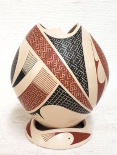 Mata Ortiz Handbuilt and Handpainted Pot