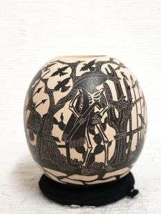 Mata Ortiz Handbuilt and Handetched Day of the Dead Pot