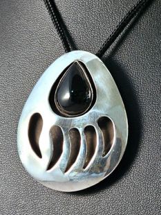 Native American Navajo Made Onyx Pin/Pendant with Bear Paw--Vintage
