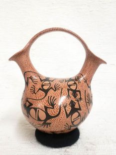 Mata Ortiz Handbuilt and Handpainted Wedding Vase with Lizards