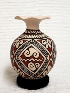 Mata Ortiz Handbuilt and Handpainted Pot 