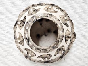 Native American Navajo Made Ceramic Horsehair Burled Pot with Bears