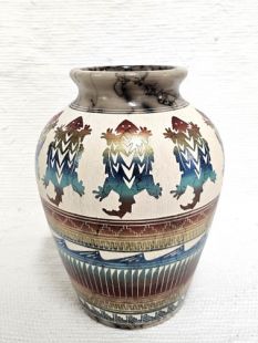 Native American Navajo Fine Etched Horsehair Pot with Horned Toads