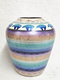 Native American Navajo Fine Etched Horsehair Pot with Bears