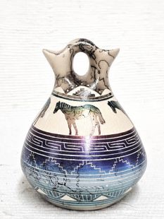 Native American Navajo Fine Etched Horsehair Wedding Vase with Horses