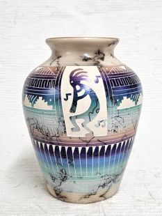 Native American Navajo Made Ceramic Fine Etched Horsehair Pot with Kokopelli