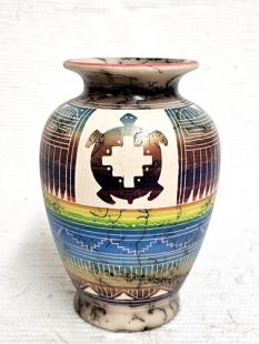 Native American Navajo Fine Etched Horsehair Pot with Turtle