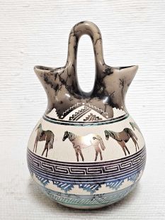 Native American Navajo Fine Etched Horsehair Wedding Vase with Horses