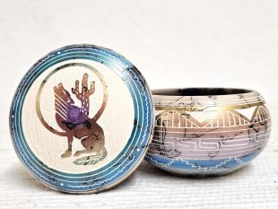 Native American Navajo Made Ceramic Fine Etched Horsehair Jewelry Box with Howling Coyote