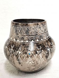 Native American Acoma Fine Etched Horsehair Pot with a Circle of Friends