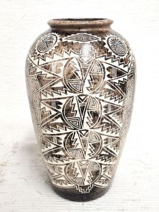 Native American Acoma Fine Etched Horsehair Vase 