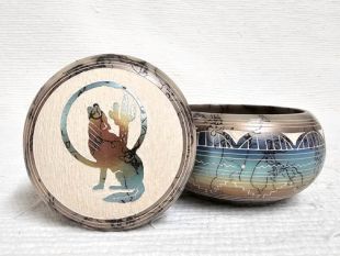 Native American Navajo Made Ceramic Fine Etched Horsehair Jewelry Box with Howling Coyote