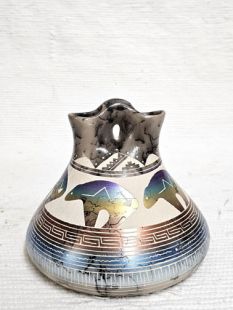Native American Navajo Fine Etched Horsehair Wedding Vase with Bears